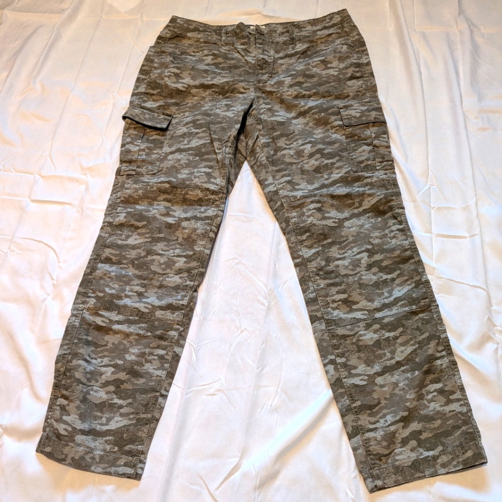 LL Bean size L Women's Camo Pants